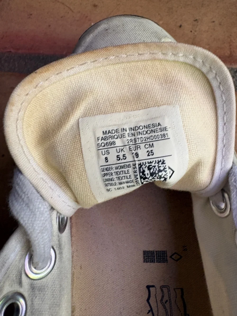 *FIXER UPPER* 3 PAIRS OF WHITE CONVERSE - Size 8 - Picture 7 of 13